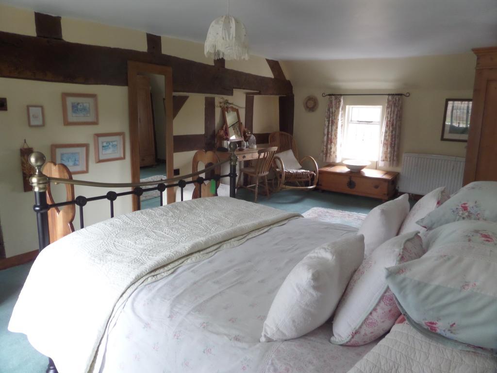 Walford Court Bed and Breakfast Leintwardine Esterno foto